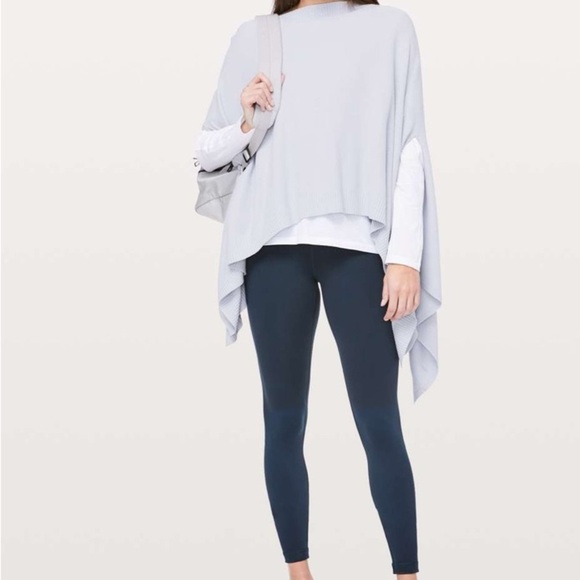 Lululemon Forward Flow Cape Travel Casual Soft
Silver Fox / Alpine White OSFA - Picture 5 of 15